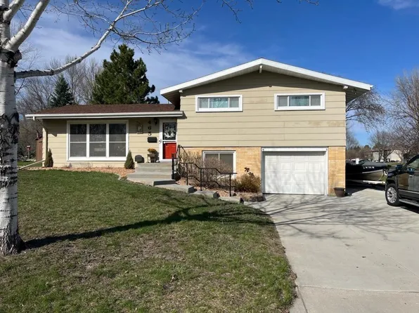 465 College Ave NE, Hutchinson, MN 55350