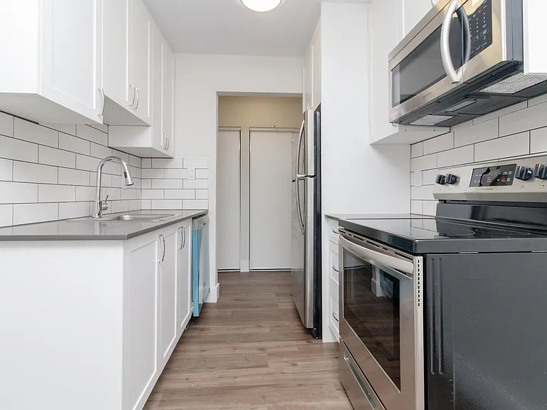 1017 Queens Ave #306 — Photo 23
