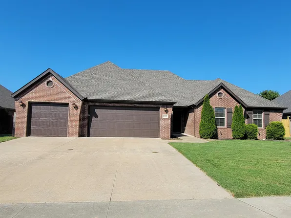 1053 Tarah Knolls Cir, Centerton, AR 72719