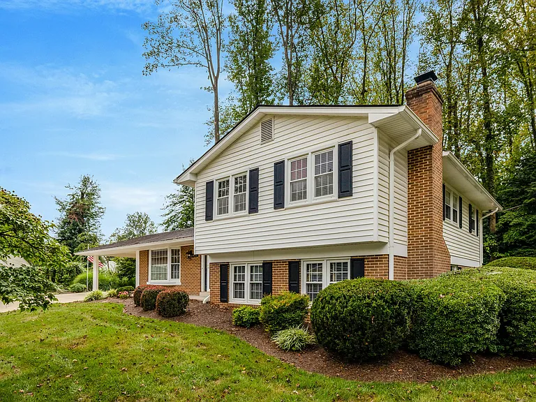 615 Kearney Ct SW — Photo 2