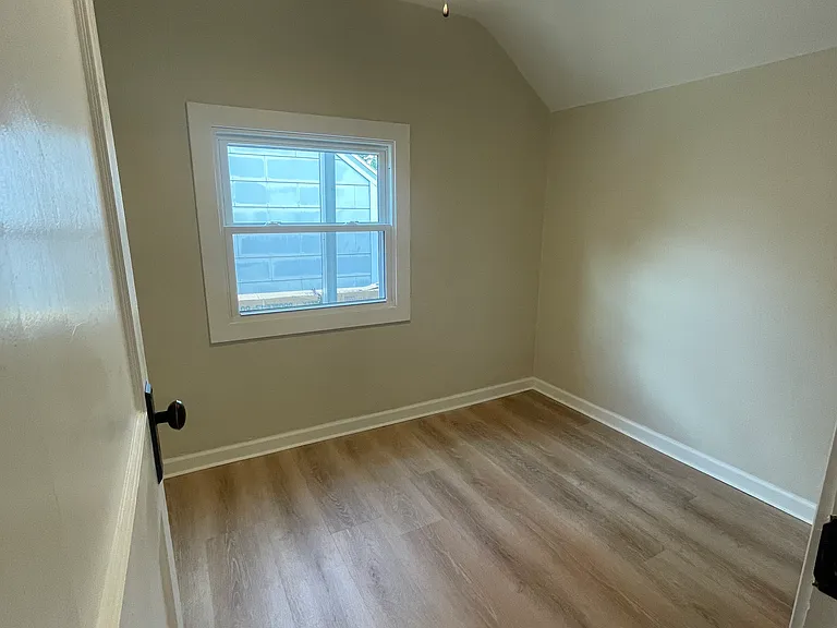 332 Edith St — Photo 17