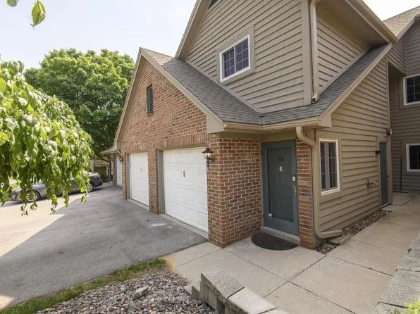 18695 Brookfield Lake COURT #38, Brookfield, WI 53045