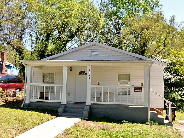 3109 Ridge Ave — Photo 1