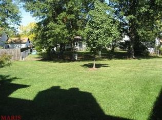 304 Fox Village Ct, Ballwin, MO 63021