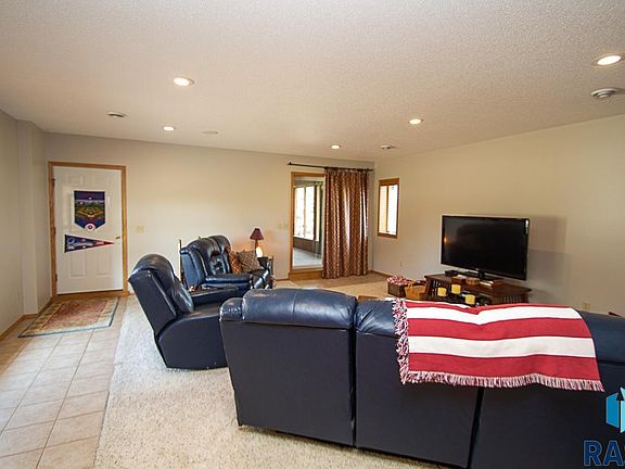 4th image of 46530 Highland Dr