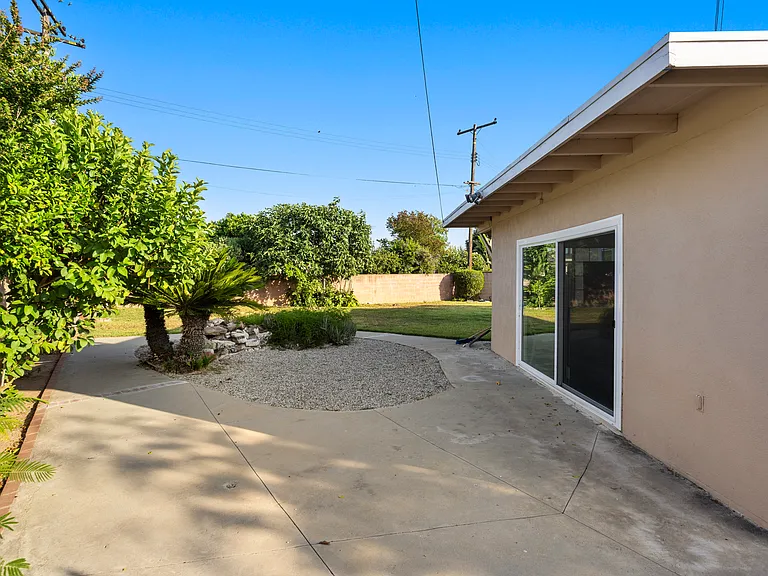 1019 W Pine St — Photo 27
