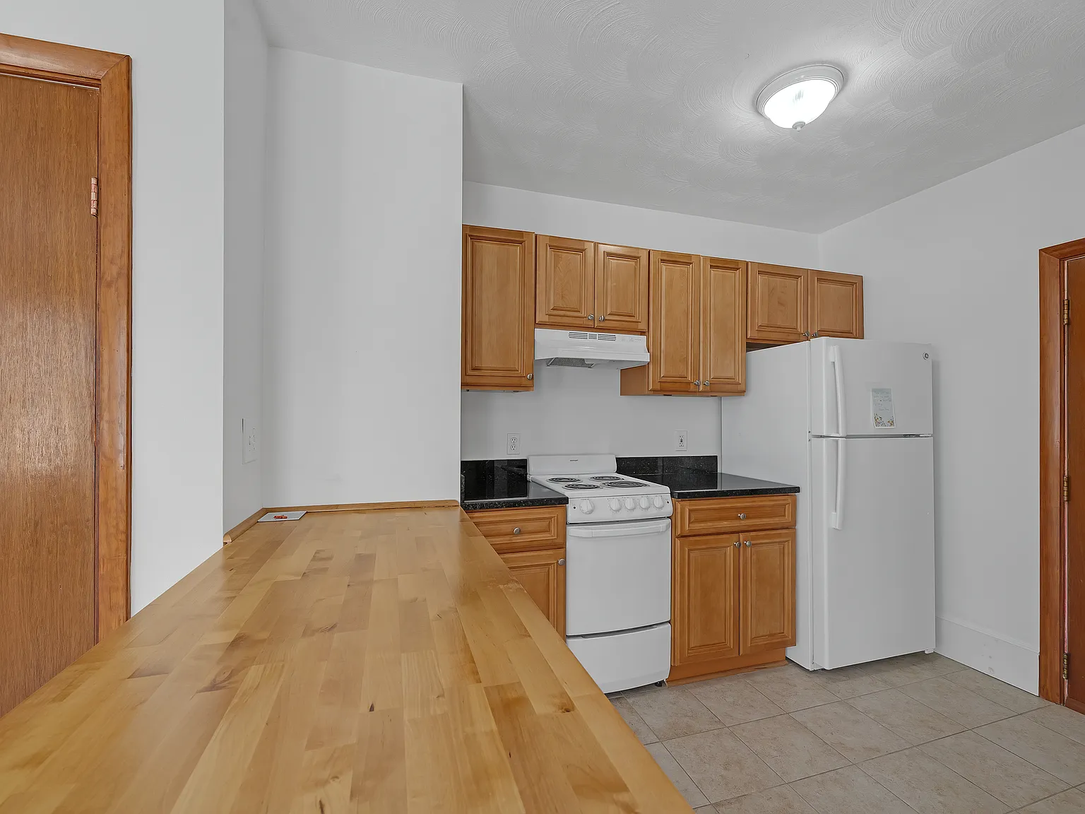 1 bed, 700 sqft, $1,800 — Photo 3