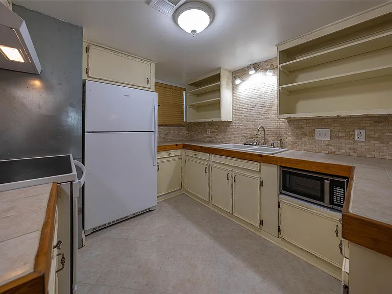 22 Stonehouse Cir — Photo 9
