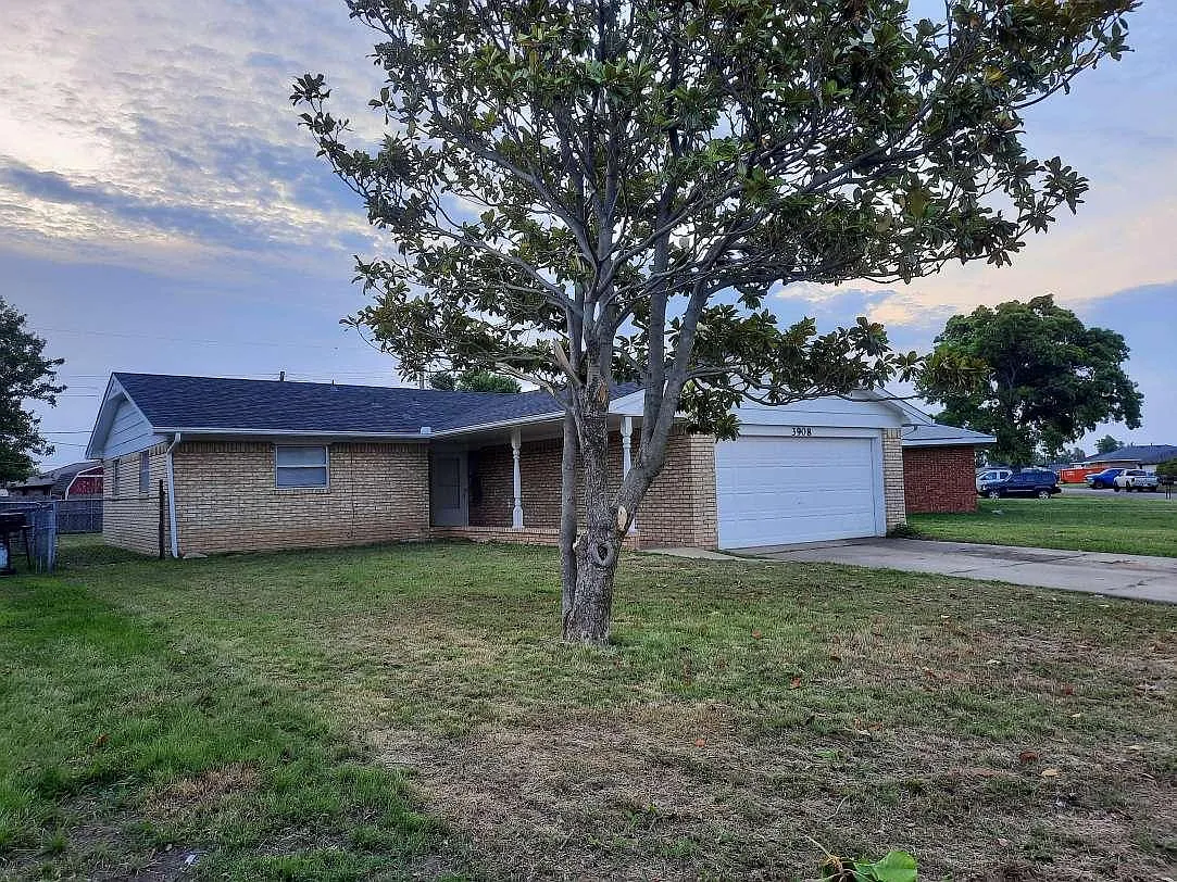 3 bed, 1.5 bath, 1088 sqft, $1,395 — Photo 1