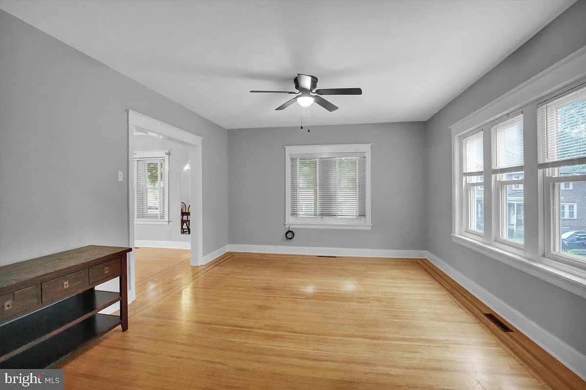 4 bed, 3.0 bath, 2331 sqft, $2,500 — Photo 3