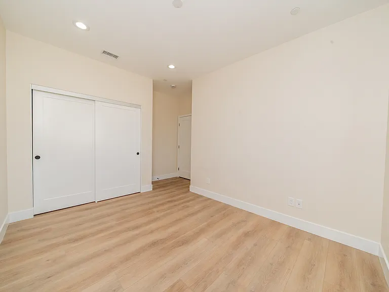 11186 Vernon Ave #B — Photo 15