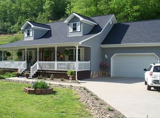 214 Whispering Oaks Dr, Prestonsburg, KY 41653