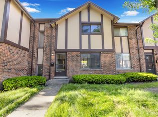 18W266 Knollwood Ln, Villa Park, IL 60181