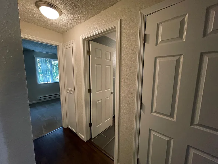 Emerald Park Apartments — Photo 15