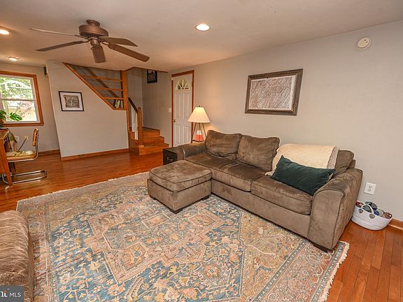 5th image of 83 Armstrong St