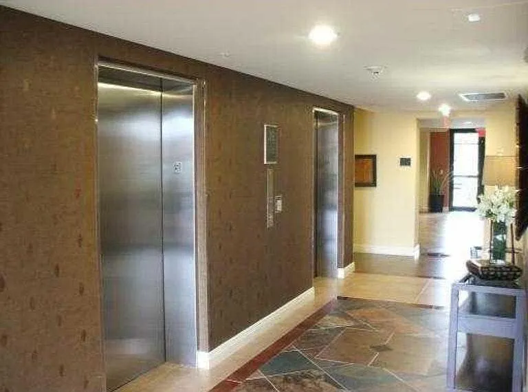 4907 Midtown Lane — Photo 2