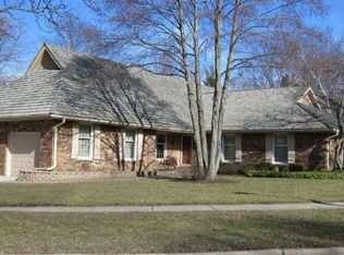 605 Paradise Ln, Libertyville, IL 60048