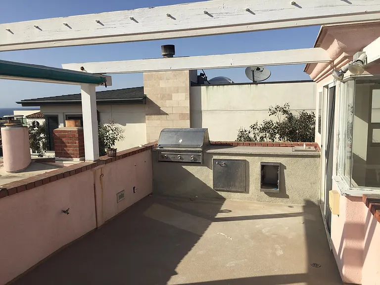 Rooftop deck