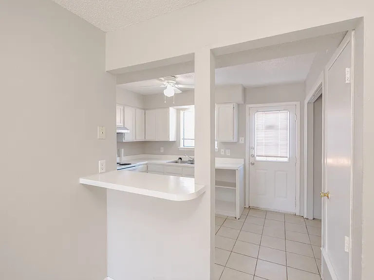 2813 Wimbledon Ct #D — Photo 7