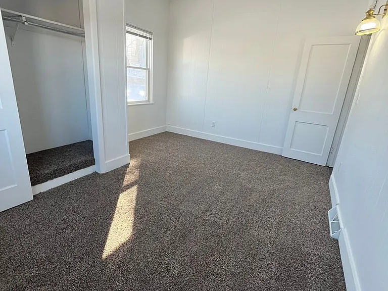 313 N Minnesota Ave — Photo 8