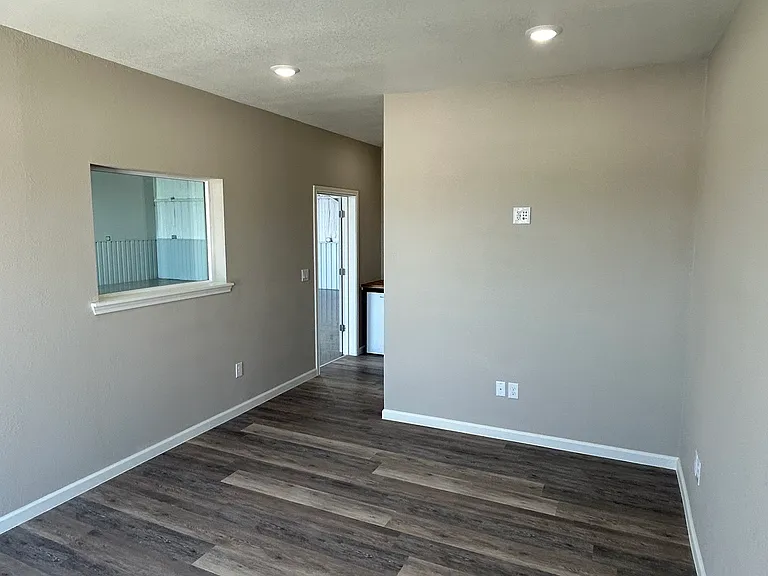 6394 FM 1715 — Photo 3
