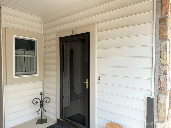 57 Club Villa Dr APT 101, Glade Valley, NC 28627