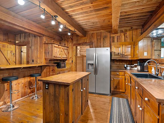 26th image of 709 Jones Rd