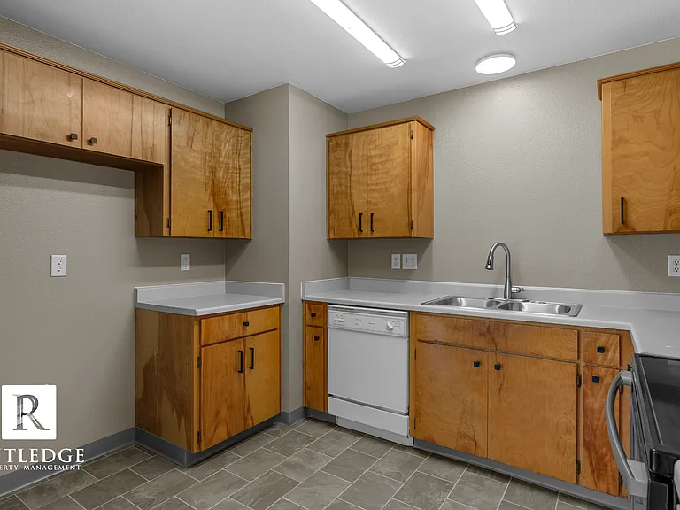 164 S Haskell St — Photo 8