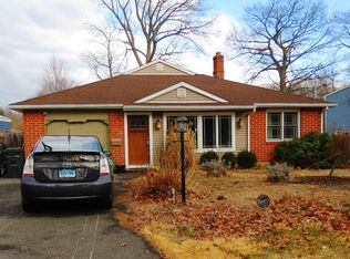 172 Fieldcrest Rd, Fairfield, CT 06825