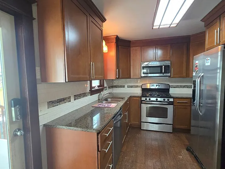 670 Ottawa Ave — Photo 19