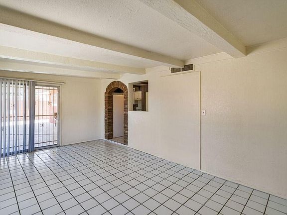 5th image of 3920 W Wilshire Dr