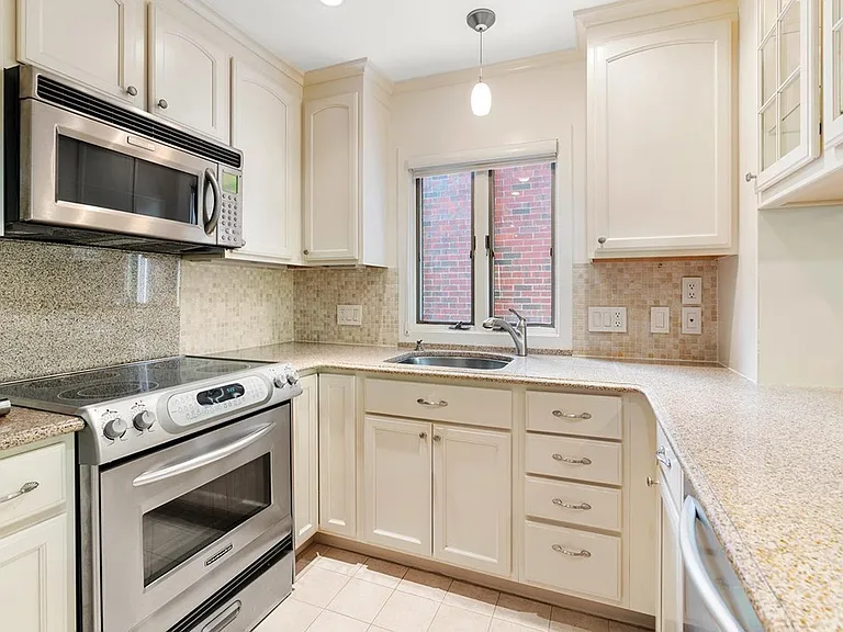 243 Perkins St #1 — Photo 2