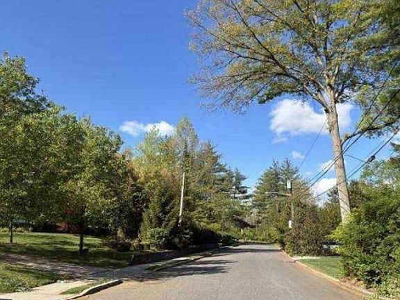 Exterior Neighborhood (street photo)