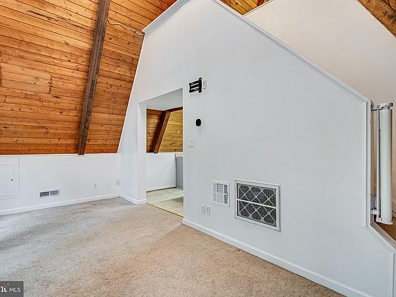 5th image of 953 Santa Rosa Ln