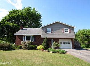 123 Oak Ridge Dr, Glenville, NY 12302