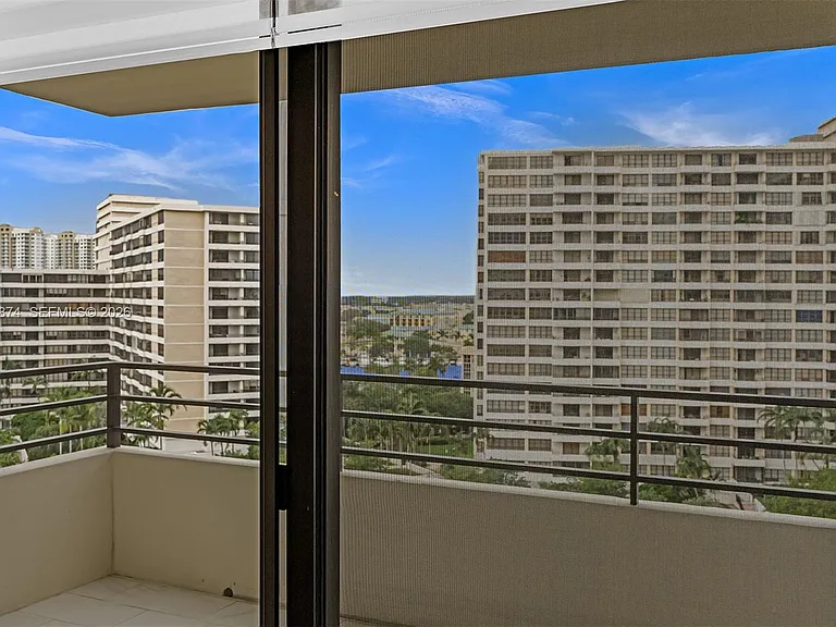 2500 Parkview Dr #1219 — Photo 11