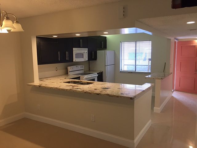 1st image of 227 Lakeview Dr APT 104