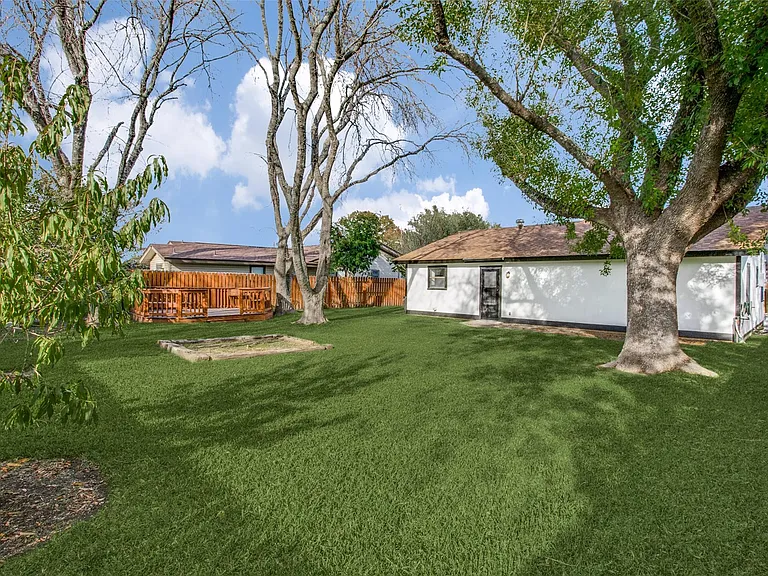 2212 Rifle Bend Dr — Photo 15