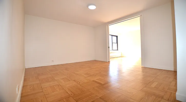 Rented by Manhattan Realty Group | media 15