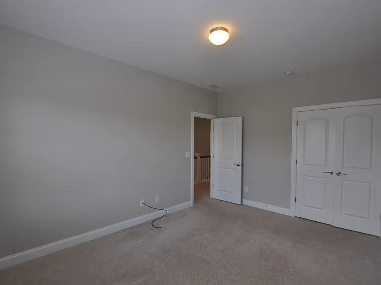 1004 Sterling Dr — Photo 24
