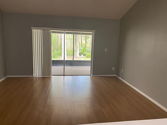 4th image of 3229 Laurel Dale Dr