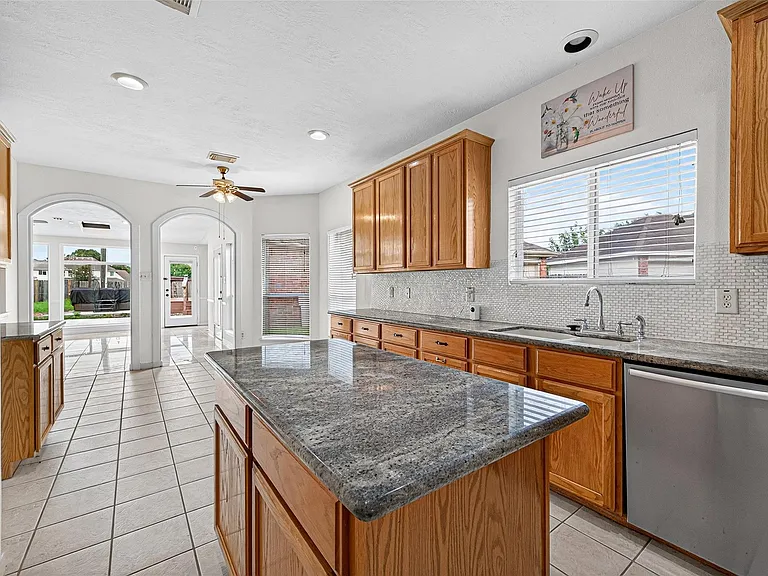 2502 Rosebluff Ct — Photo 9