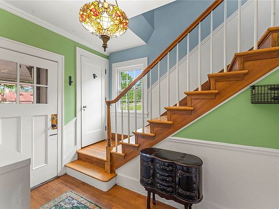 5th image of 152 Lemoyne Ave E