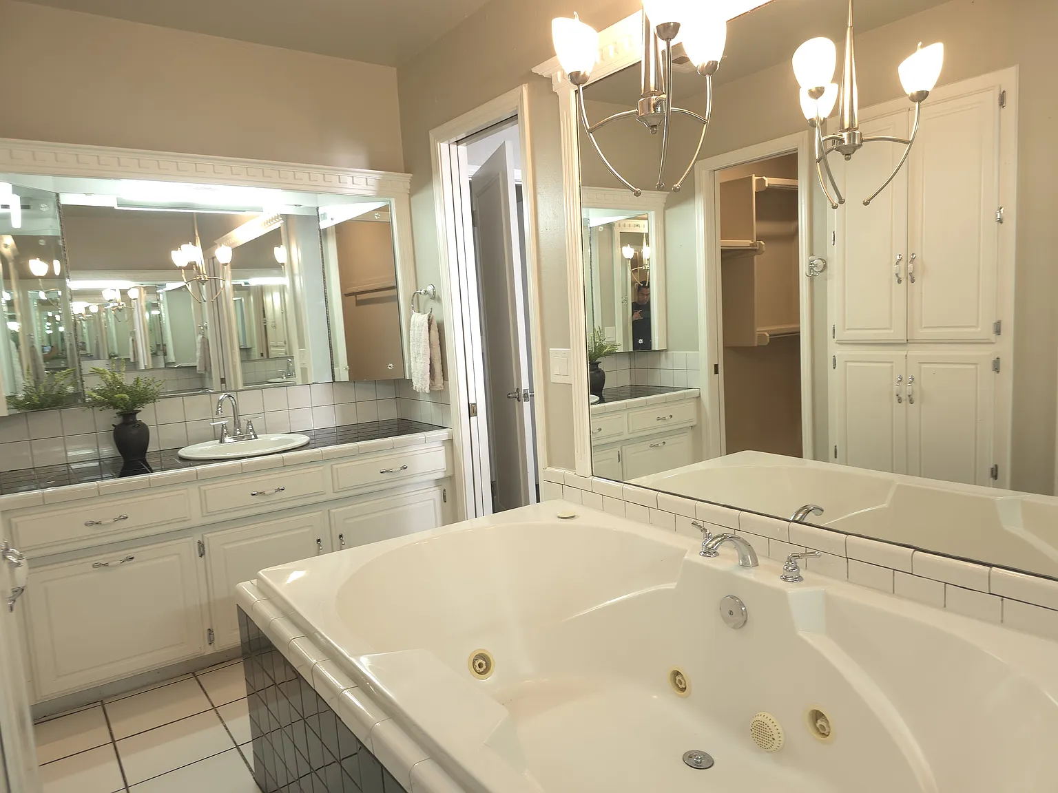 4 bed, 2493 sqft, $2,200 — Photo 4