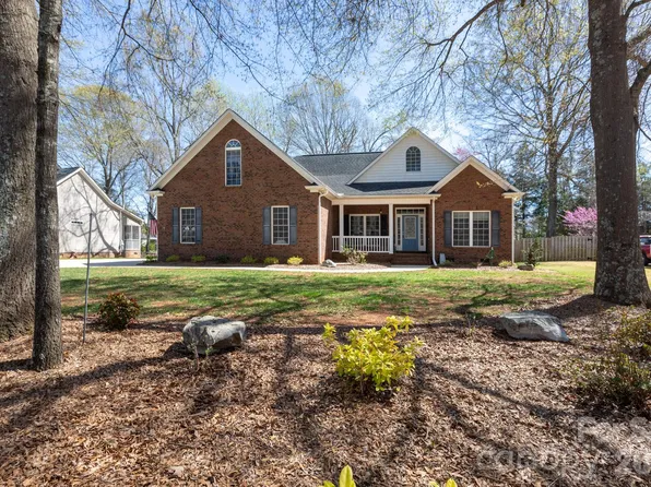 1525 Garrett Landen Dr, Clover, SC 29710