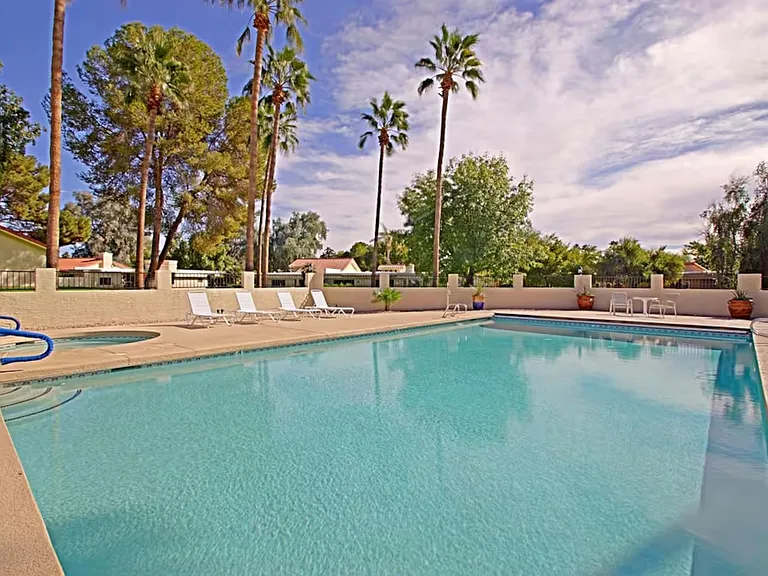 6318 E Kelton Ln — Photo 22