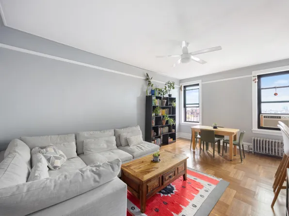 345 Montgomery Street image 1 of 9