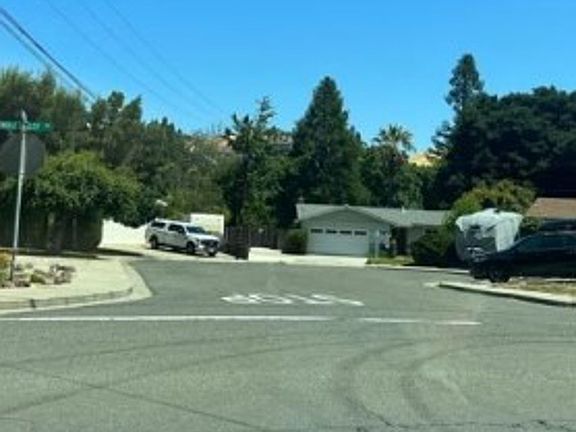 Exterior Neighborhood (street photo)