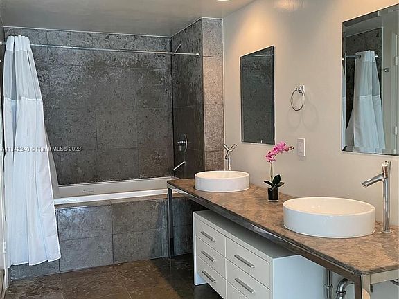 3rd image of 495 Brickell Ave APT 909