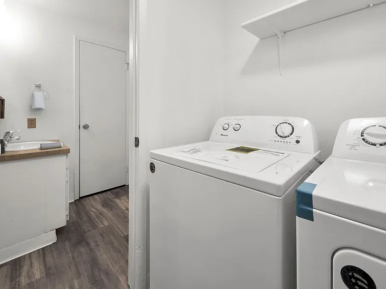 Holly Street Apartments — Photo 6